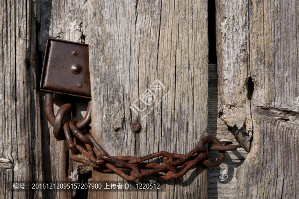 生銹的鎖和鏈條