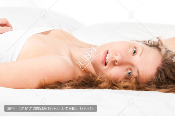 女人在床上