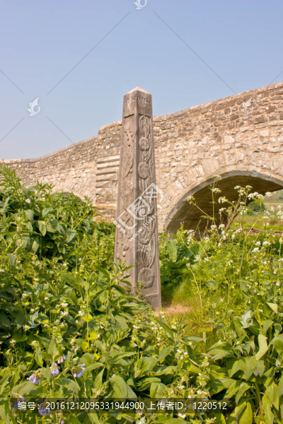 一個(gè)鄉(xiāng)村的路標(biāo)