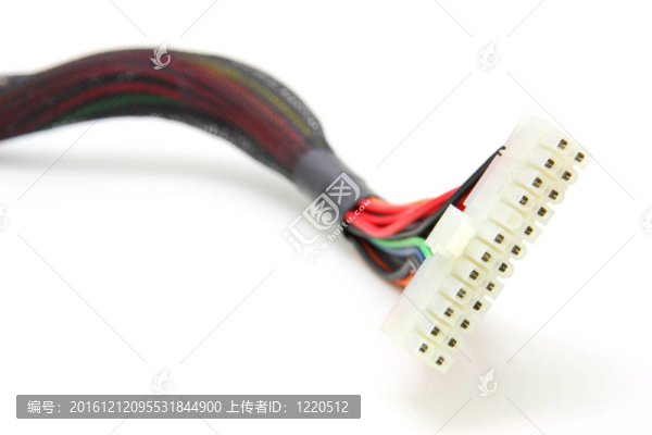電腦主板電源線。彩色電纜