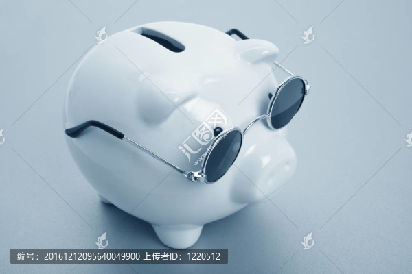 存錢罐和太陽鏡