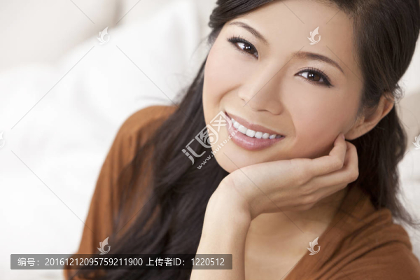 美麗的亞洲年輕中國(guó)女人