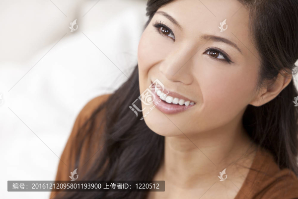 美麗的中國東方亞洲女人微笑