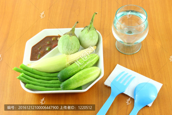 辣椒蝦膏及蒸菜桌。