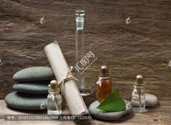 在芬芳的香水精油瓶實(shí)驗(yàn)室