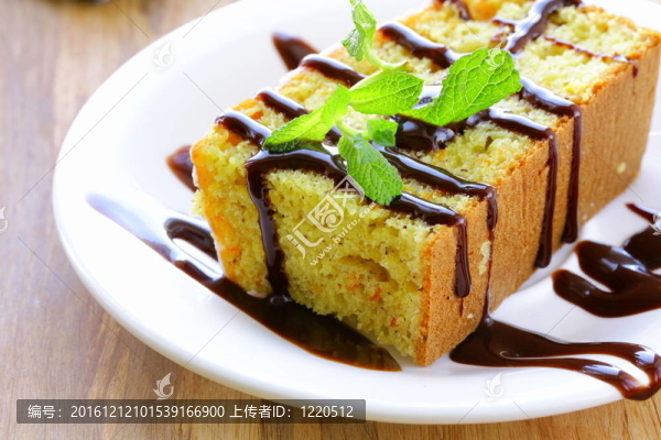 一塊巧克力蛋糕