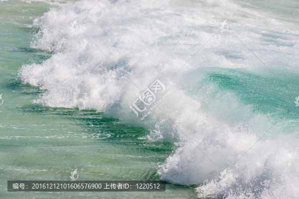 瀉湖中的波浪