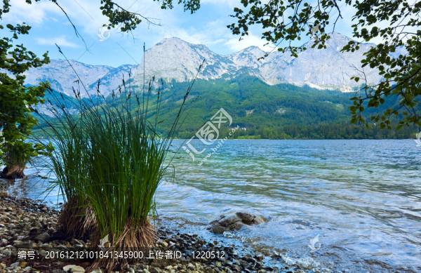 高山湖景