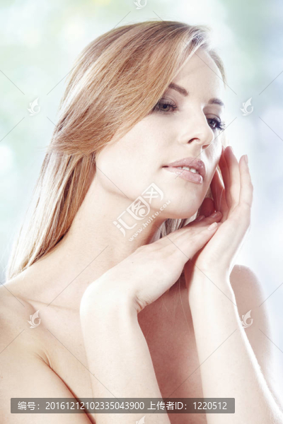 金發(fā)美女