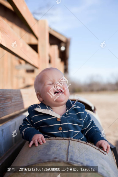 Young,Boy笑著