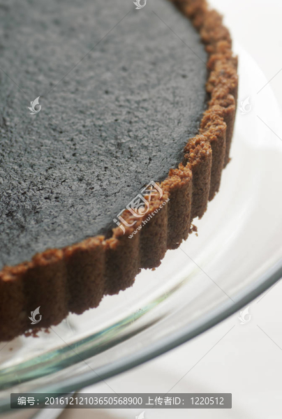 新鮮的巧克力餡餅