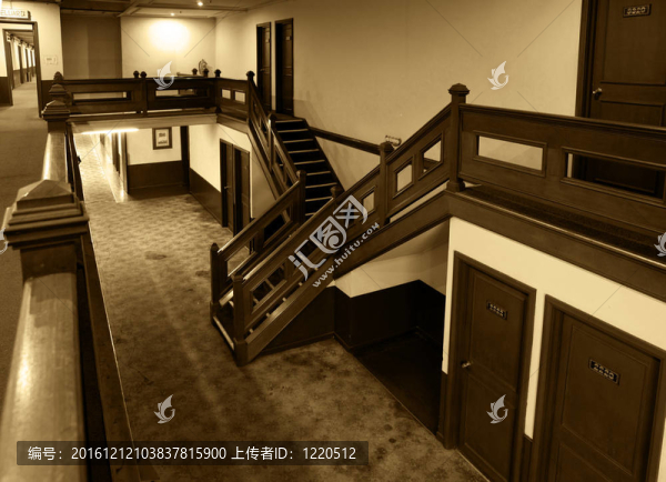 老旅館內(nèi)