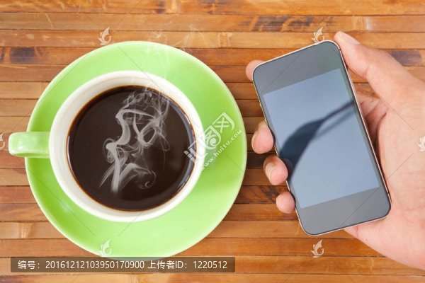 杯和智能手機(jī)