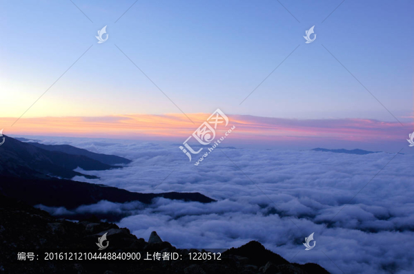 在山上的云景