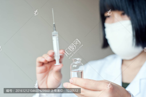 女護(hù)士注射