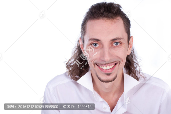 一個微笑的年輕人的肖像
