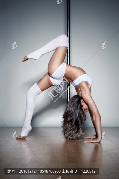 年輕苗條的女人