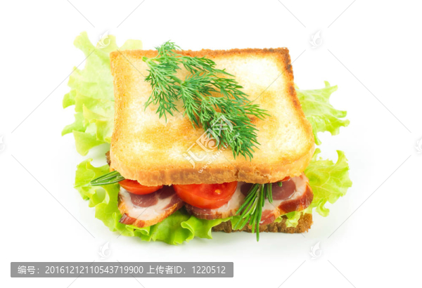 煙熏肉三明治；西紅柿和白底色拉