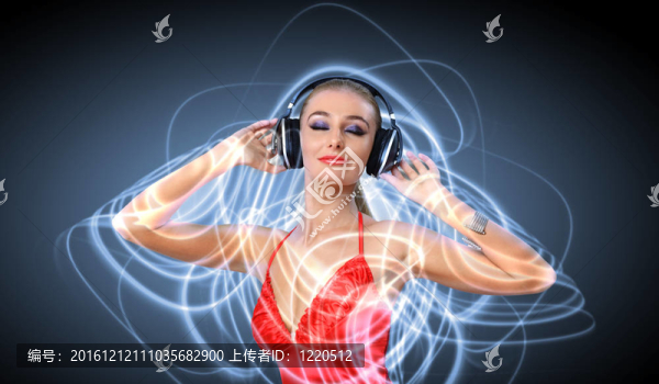 穿晚禮服的年輕女人