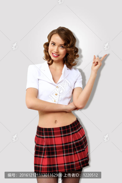 年輕漂亮女人穿著復(fù)古風(fēng)格