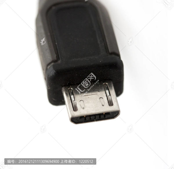 在白色的USB電纜隔離背景