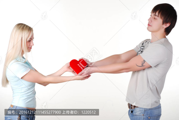 年輕的恩愛夫妻