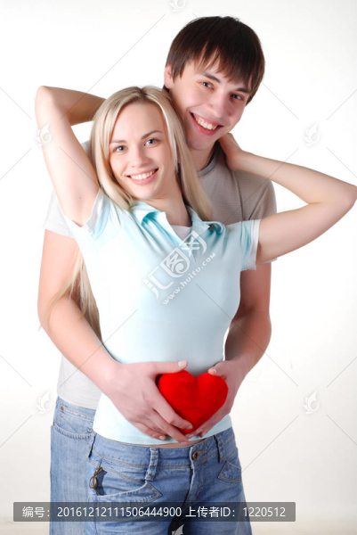 年輕的恩愛夫妻