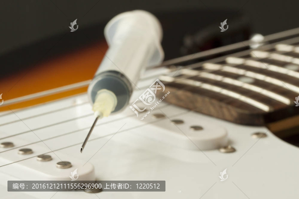 注射器和吉他