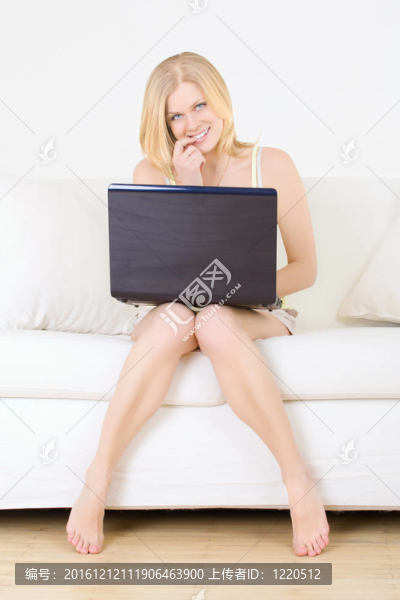 女孩用的筆記本電腦