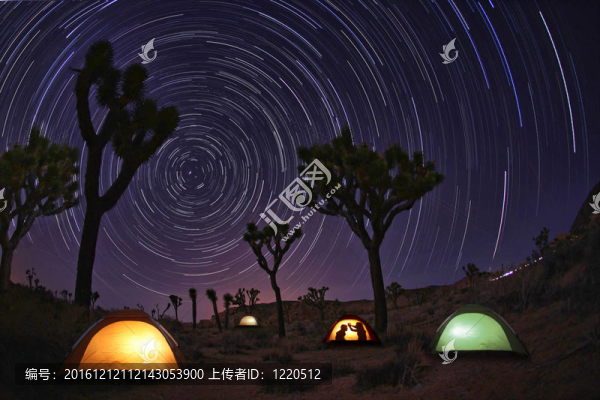 露營(yíng)和星星的光畫(huà)風(fēng)景