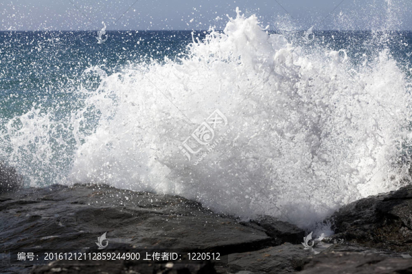 破碎的海浪