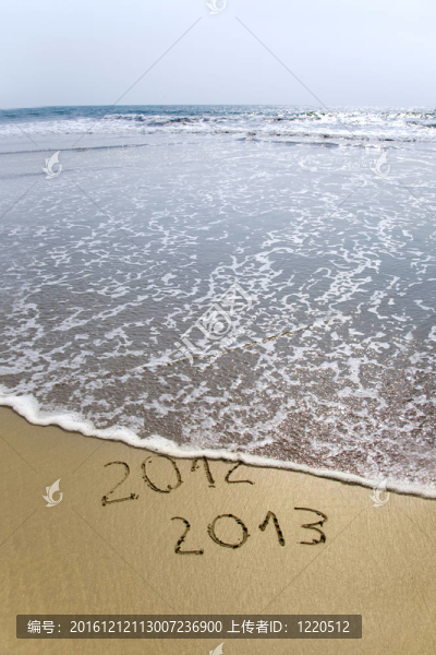 2012和2013寫(xiě)在沙子里
