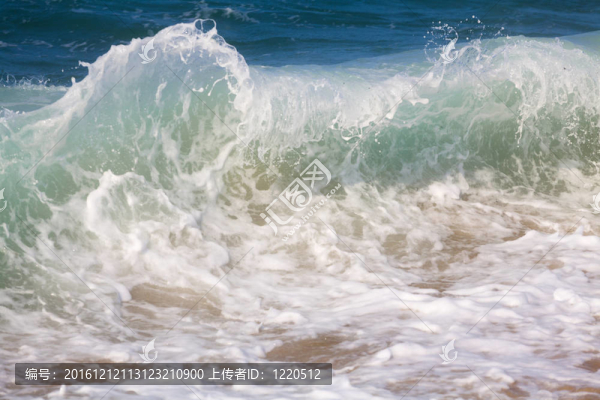 破碎的海浪