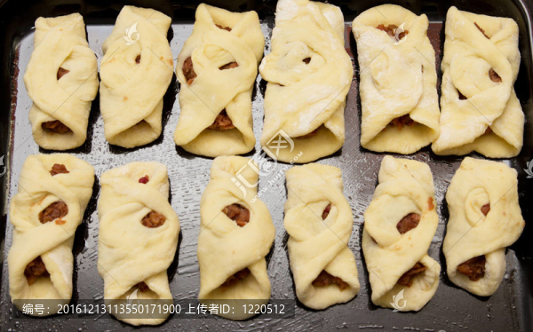 果醬烤牛角包