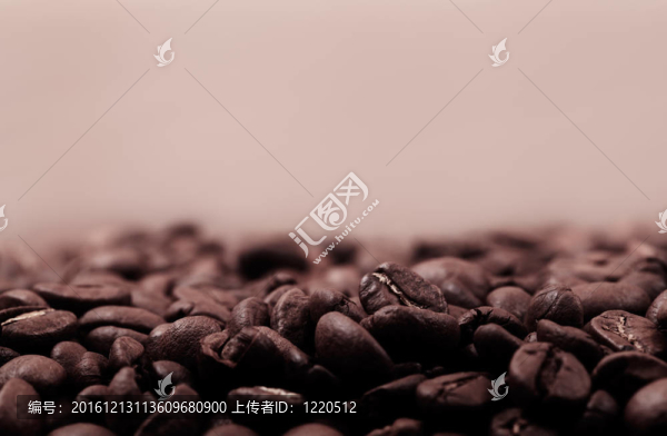 深褐色的咖啡豆