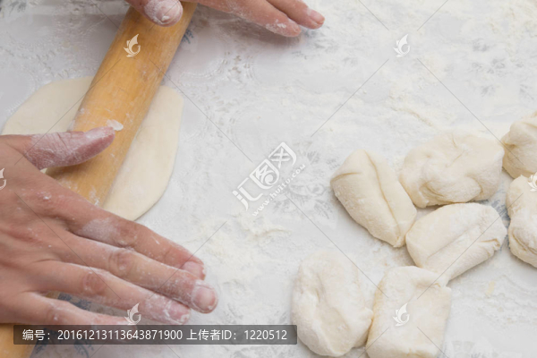 帶面團和搟面的面粉