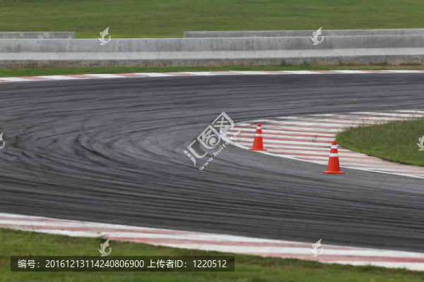 輪胎痕跡