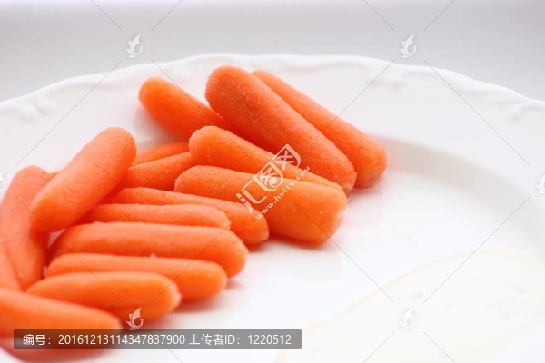 小胡蘿卜配牧場調(diào)料