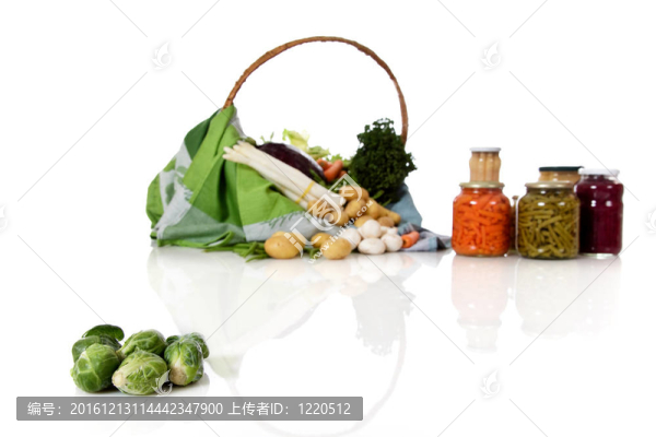 新鮮的抱子甘藍；罐頭和新鮮蔬菜