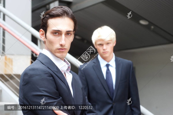 年輕英俊的商人