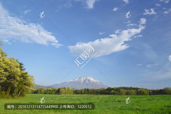 巖手山和湛藍(lán)的天空