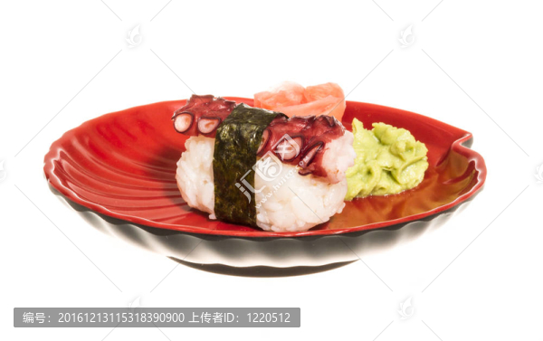 日本壽司與肉章魚在白色背景