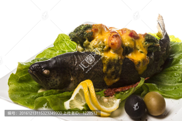 鱒魚與蝦和花椰菜烤魚