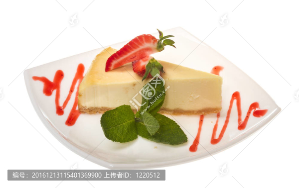 在和一塊草莓芝士蛋糕