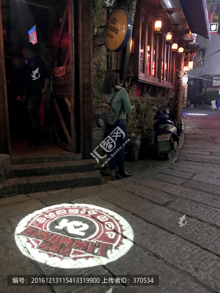 酒吧街