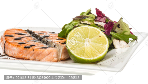 美味的魚部分：烤挪威三文魚配