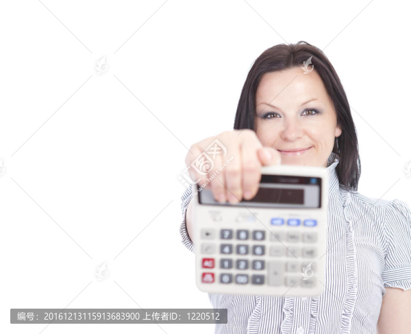 微笑的女人拿著白色的計算器
