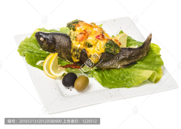 鱒魚與蝦和花椰菜烤魚