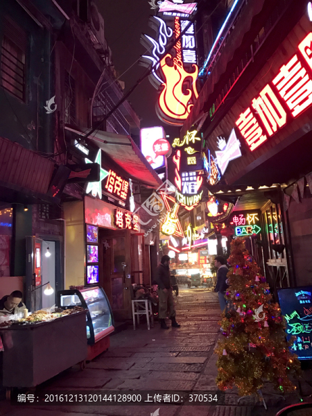 酒吧街