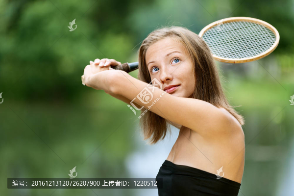 年輕漂亮的女人bambintonnoy球拍